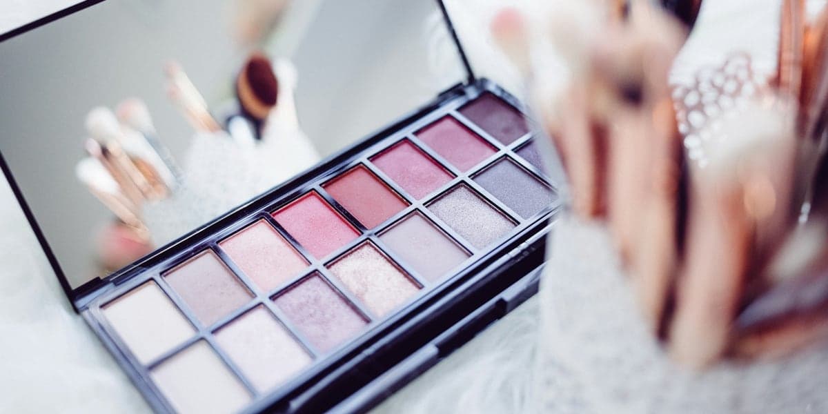 Makeup service category